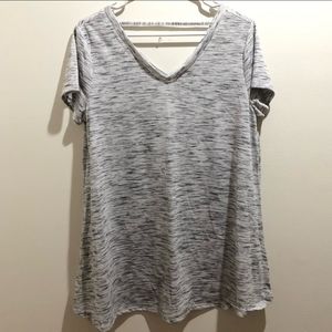🌻Gray & Black Women's top/tee Size Large NWOT